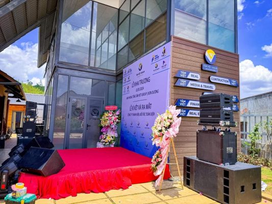 backdrop bằng bạt hiflex ngoài trời