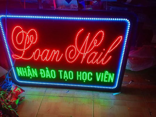 biển vẫy led pa thẩm mỹ viện