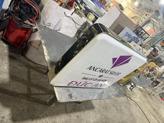 biển vẫy mica shop thời trang
