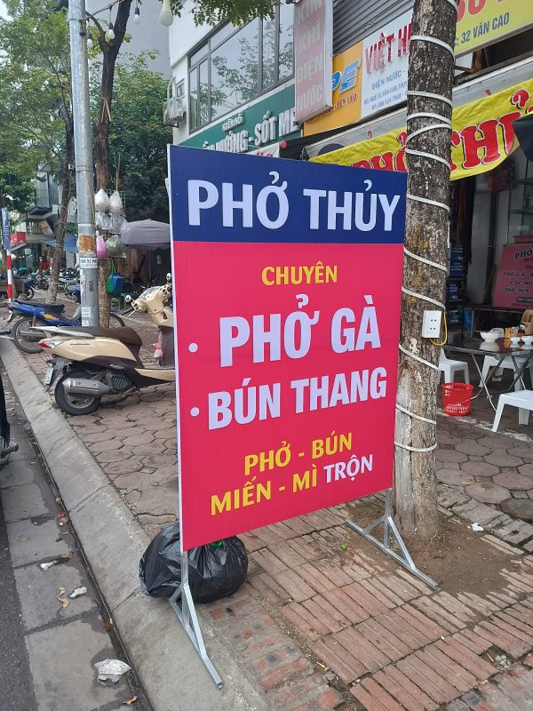 mẫu biển bạt vẫy quảng cáo chân sắt