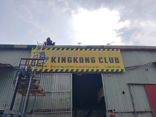 thi công biển bạt khung sắt