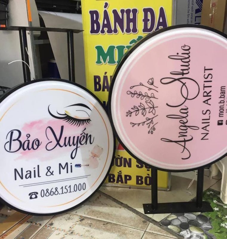 thi công biển vẫy mica hút nổi chuyên nghiệp