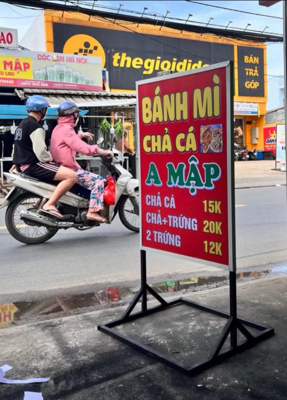 thiết kế biển bạt vẫy có chân
