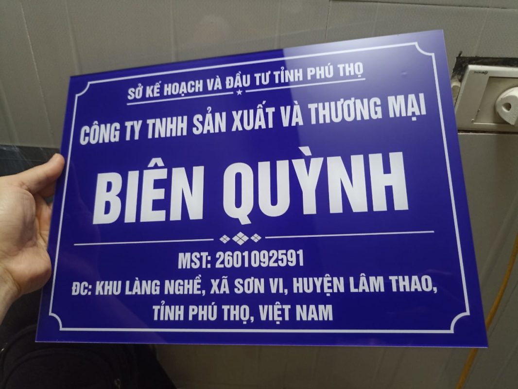 biển mica tên công ty