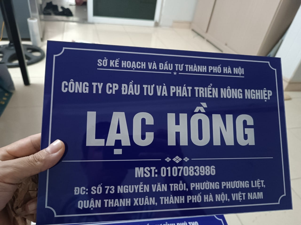 biển tên công ty bằng mica