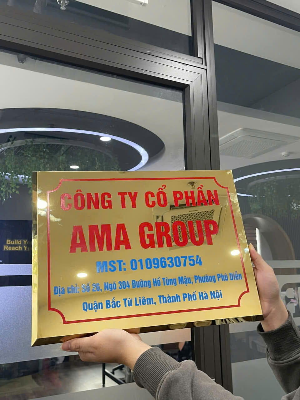 thiết kế biển tên công ty chuyên nghiệp