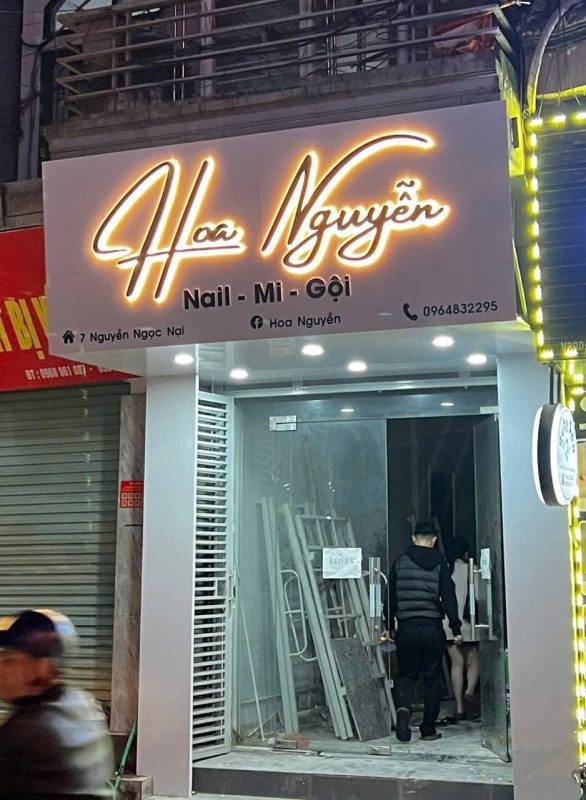 biển alu chữ nổi bằng mica